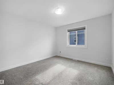7628 10 AV SW SW photo 24
