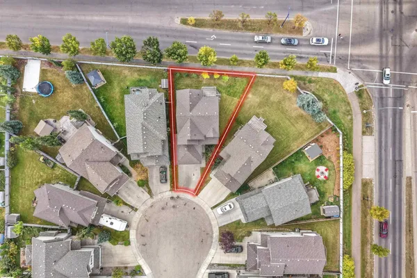 7628 10 AV SW SW photo 3
