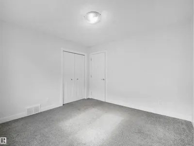 7628 10 AV SW SW photo 25