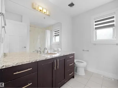 7628 10 AV SW SW photo 26