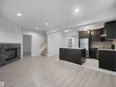 7628 10 AV SW SW photo 28