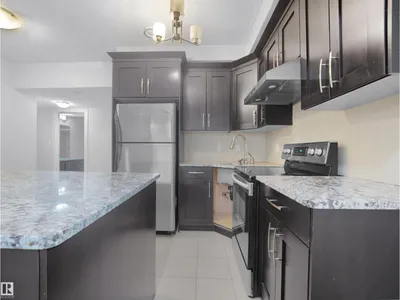 7628 10 AV SW SW photo 29
