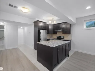 7628 10 AV SW SW photo 30