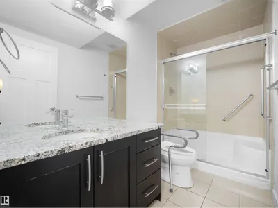 7628 10 AV SW SW photo 33