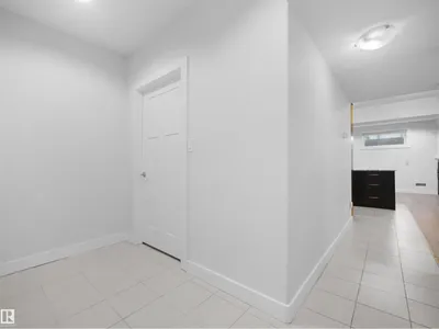 7628 10 AV SW SW photo 34