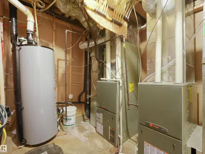 7628 10 AV SW SW photo 35