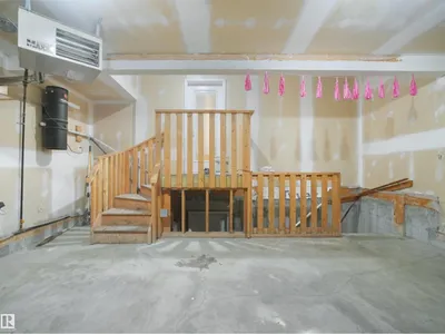 7628 10 AV SW SW photo 36