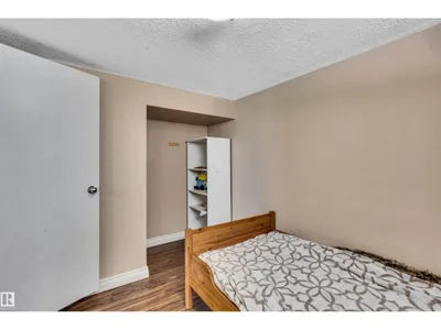 11722 81 ST NW photo 24