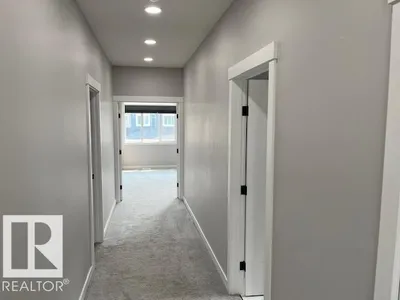 3810 46 AV photo 16