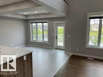 3810 46 AV photo 11