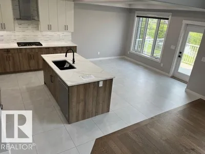 3810 46 AV photo 27