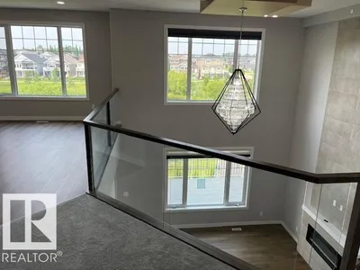 3810 46 AV photo 25