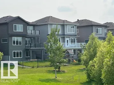 3810 46 AV photo 34