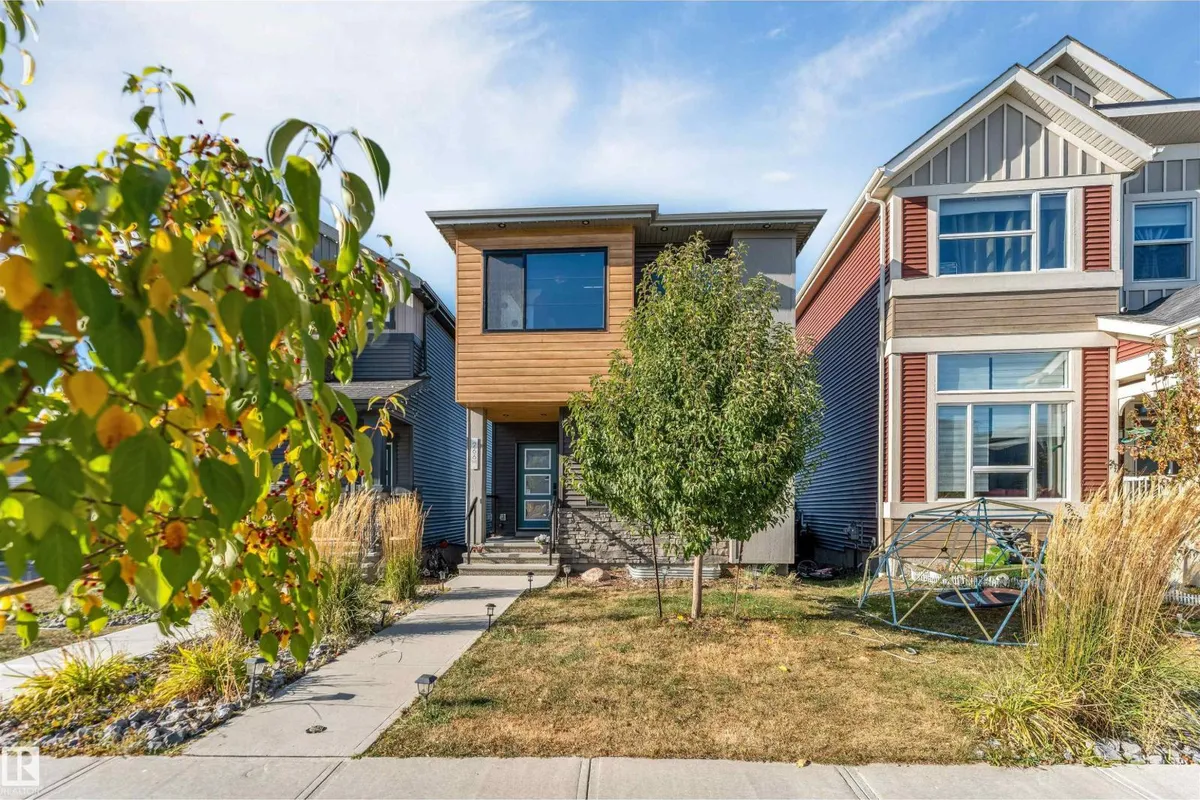 266 CHARLESWORTH DR SW exterior
