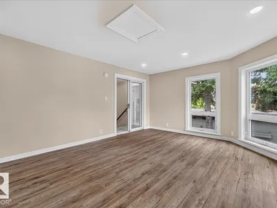 30 ST GEORGE'S CR NW photo 50