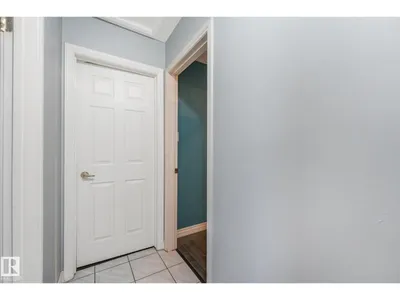 8712 137 AV NW photo 16
