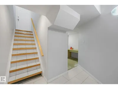 8712 137 AV NW photo 32
