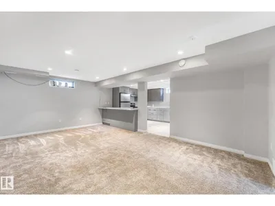 8712 137 AV NW photo 34