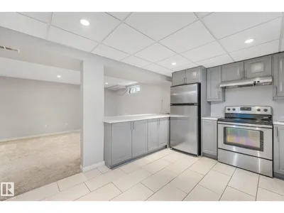 8712 137 AV NW photo 39