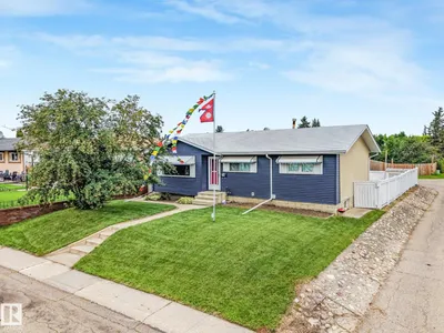 8712 137 AV NW photo 57