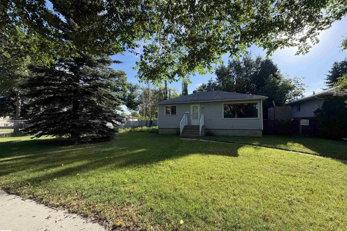 12245 81 ST NW exterior