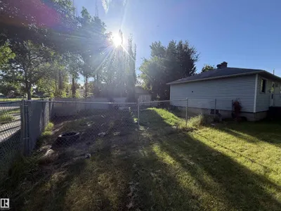 12245 81 ST NW photo 6