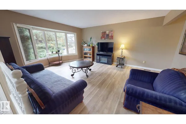 9813 152 ST NW photo 3
