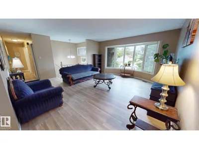 9813 152 ST NW photo 4