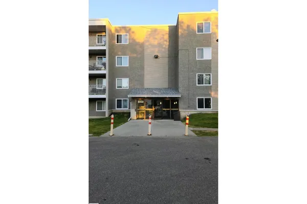 #109 18204 93 AV NW photo 2