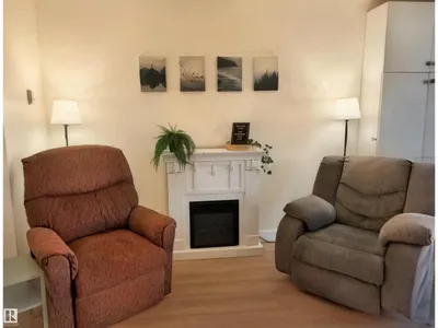 #109 18204 93 AV NW photo 5