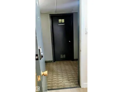 #109 18204 93 AV NW photo 35