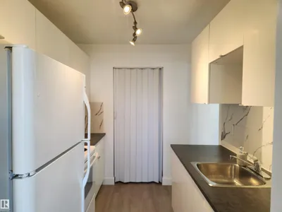#109 18204 93 AV NW photo 18