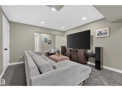 14422 104 AV NW photo 35