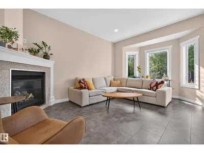 14422 104 AV NW photo 8