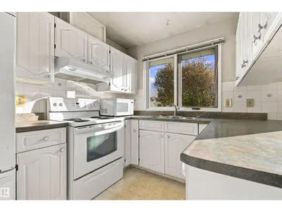 3143 78 ST NW photo 5