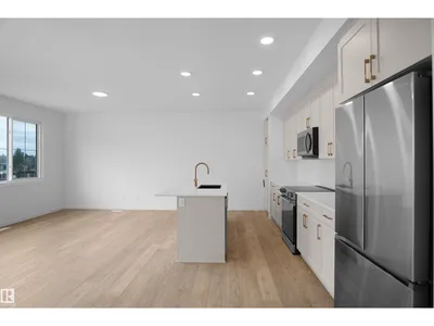 #19 19904 31 AV NW photo 8