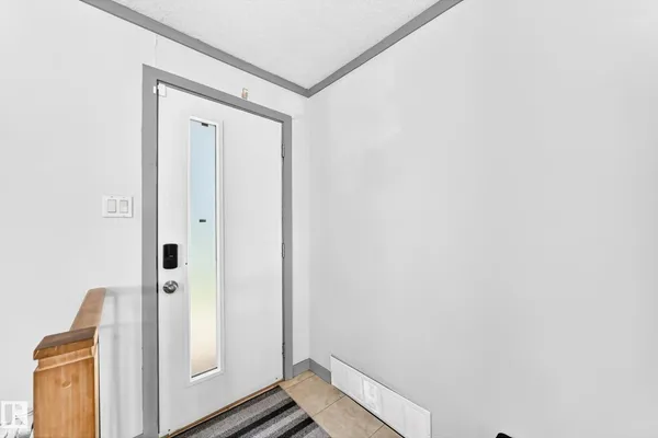 12253 94 ST NW photo 3
