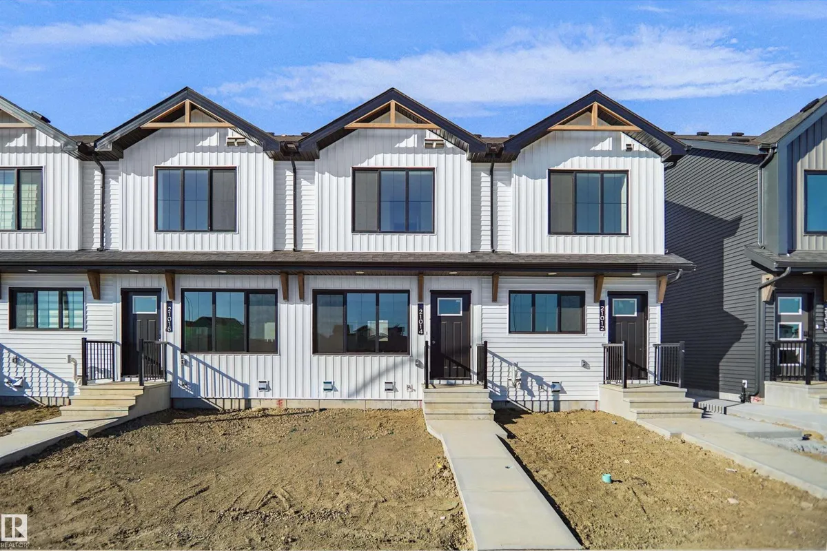 3 18640 18 AV NW exterior