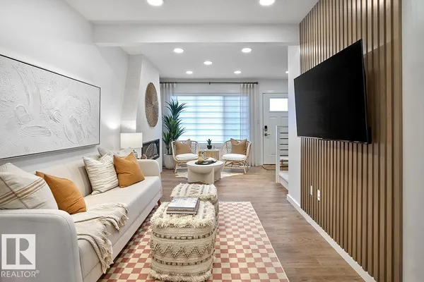 3 18640 18 AV NW photo 3