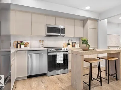 3 18640 18 AV NW photo 4