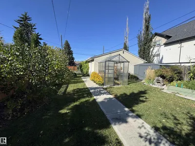 9246 154 ST NW photo 11