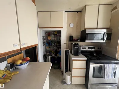 9246 154 ST NW photo 17