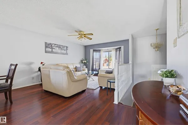 3519 33 AV NW photo 3