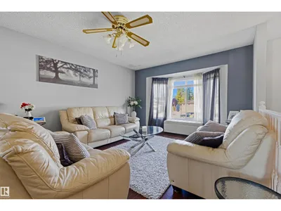 3519 33 AV NW photo 6