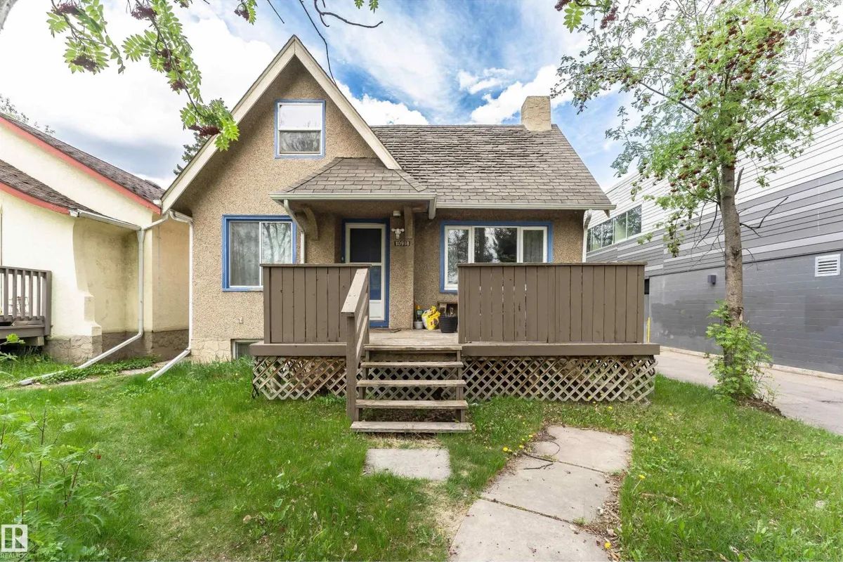 10918 84 AV NW exterior