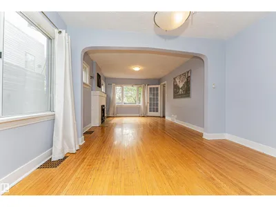 10918 84 AV NW photo 10