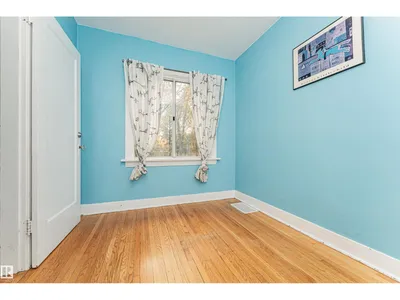 10918 84 AV NW photo 14