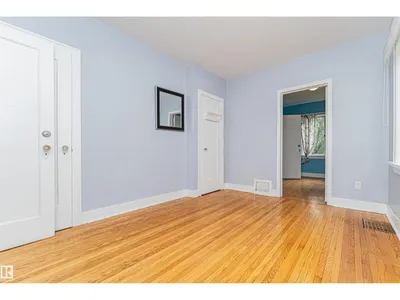 10918 84 AV NW photo 18