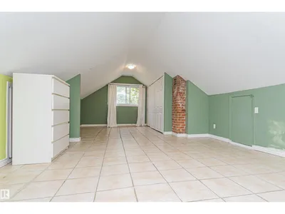 10918 84 AV NW photo 27