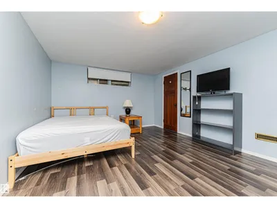 10918 84 AV NW photo 32